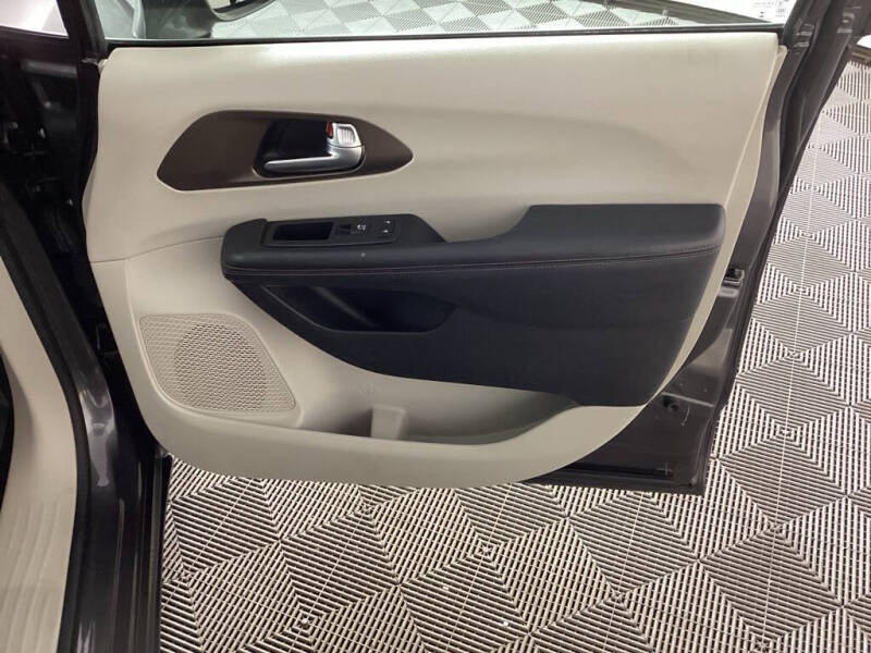 2019 Chrysler Pacifica Touring L Plus