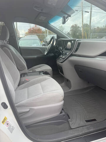 2015 Toyota Sienna LE 8-Passenger