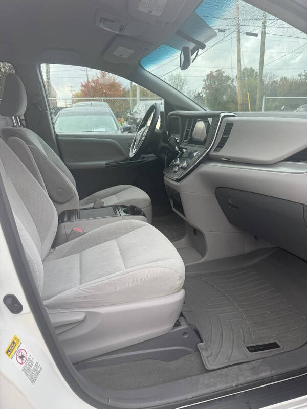 2015 Toyota Sienna LE 8-Passenger