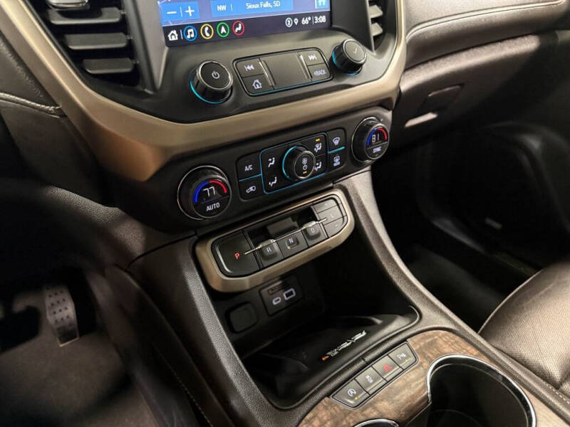 2022 GMC Acadia Denali