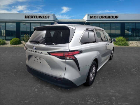 2021 Toyota Sienna LE 8-Passenger