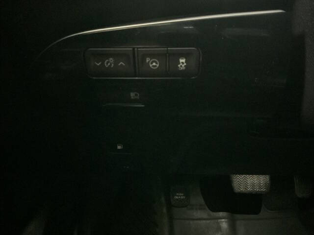 2022 Toyota Prius LE