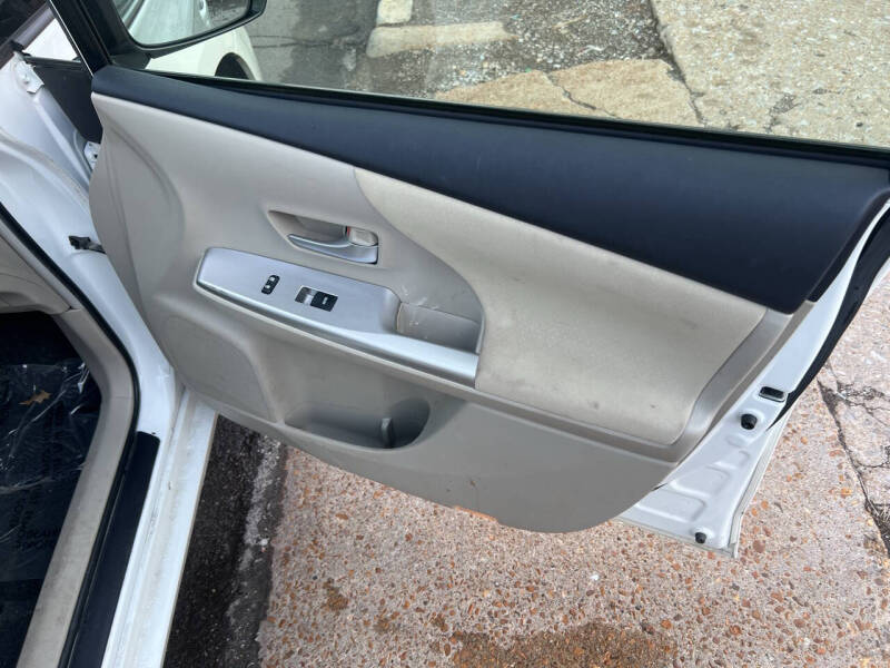 2013 Toyota Prius v Five