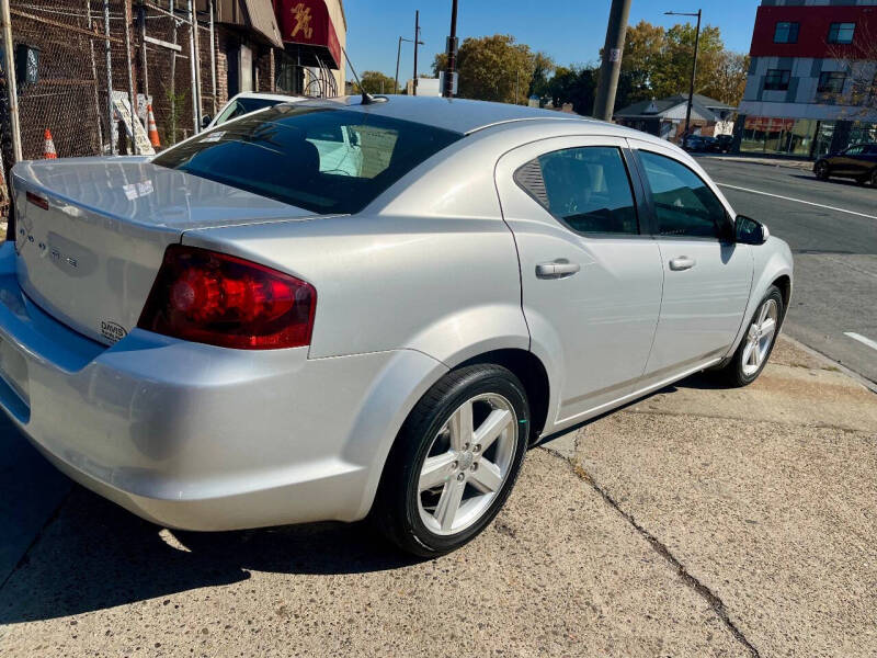 2012 Dodge Avenger SXT photo 6