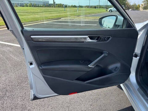 2017 Volkswagen Passat V6 SEL Premium