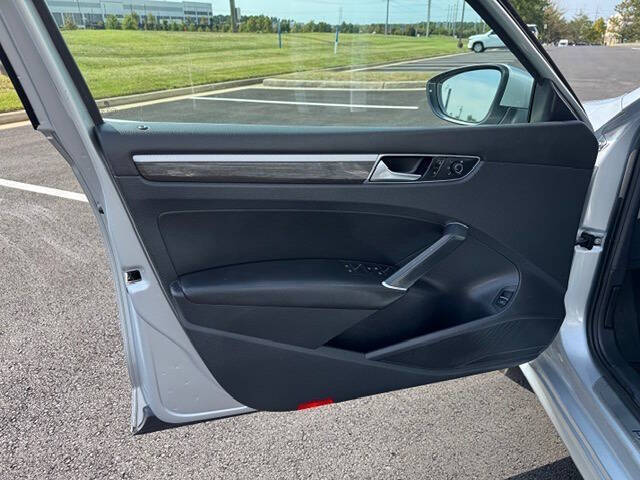 2017 Volkswagen Passat V6 SEL Premium