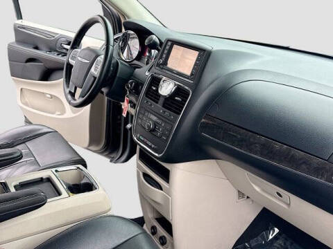 2012 Chrysler Town and Country Touring