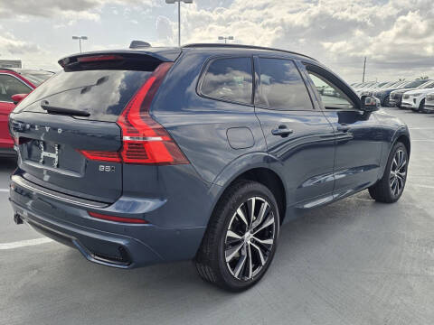 2025 Volvo XC60 B5 Plus Dark Theme