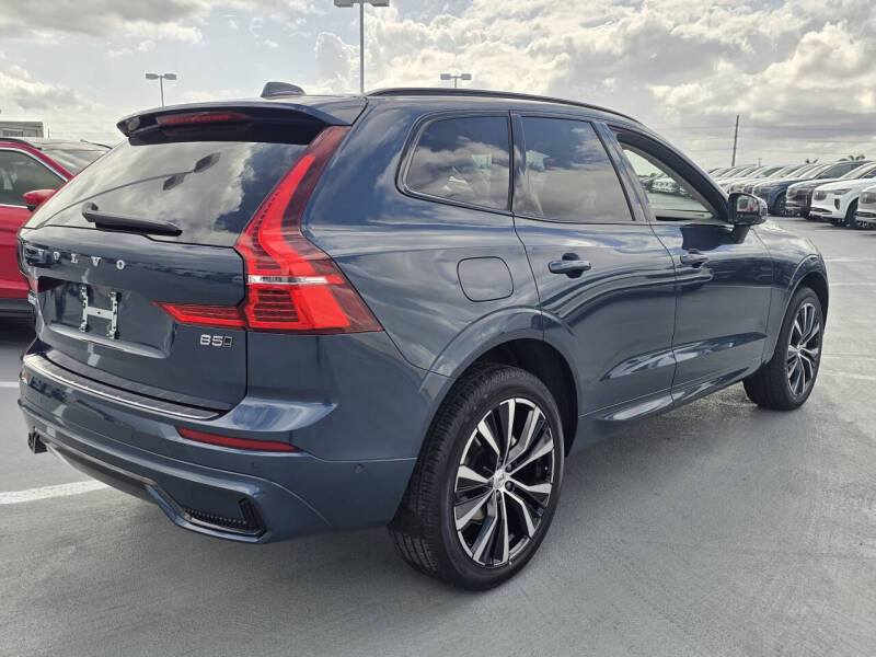 2025 Volvo XC60 B5 Plus Dark Theme