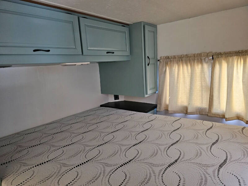2015 FORD ECONOLINE E450 CLASS C THOR MAJESTIC 28A MOTORHOME