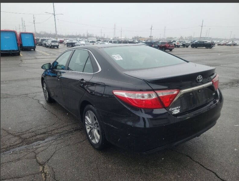 2015 Toyota Camry null photo 13