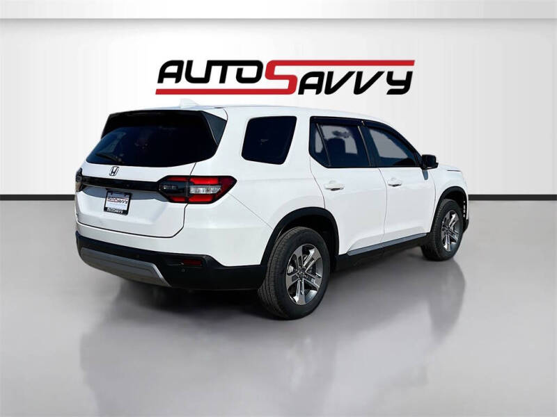 2024 Honda Pilot EX-L w/Rear Captain's Chairs