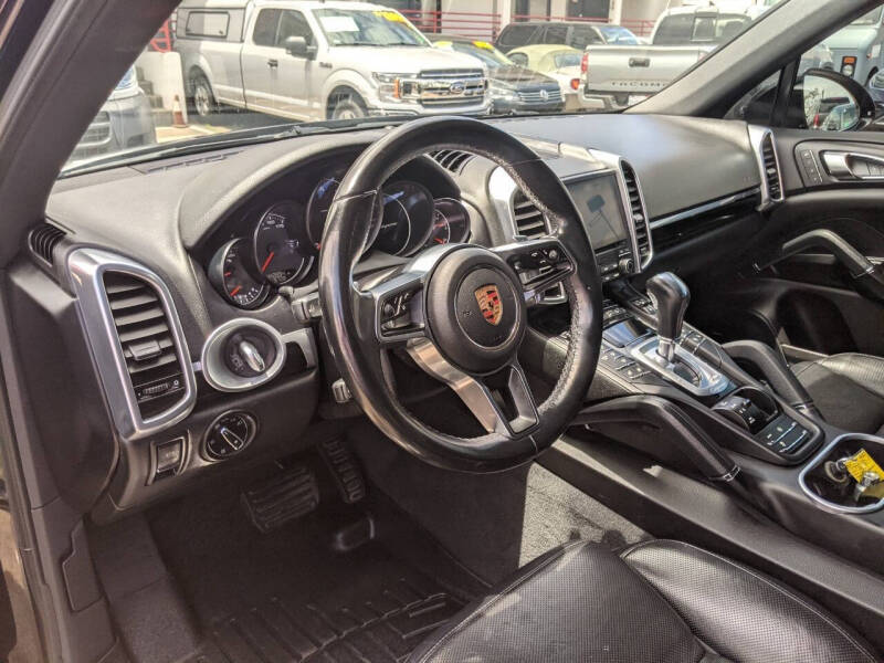 2017 Porsche Cayenne Platinum Edition