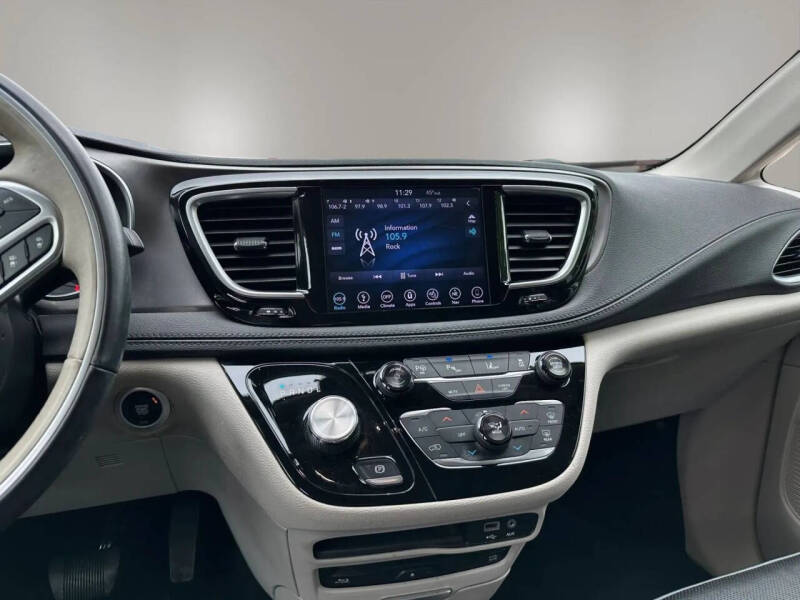 2018 Chrysler Pacifica Hybrid Limited