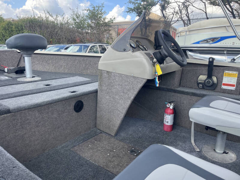 2002 Tracker PRO AVENGER 16