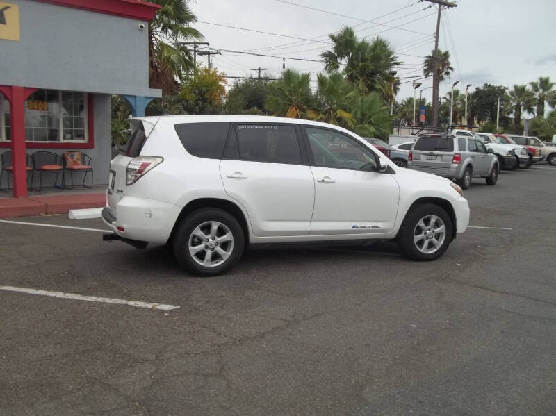 2013 Toyota RAV4 EV photo 9