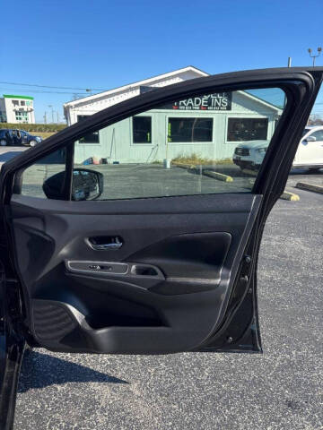 2021 Nissan Versa SR