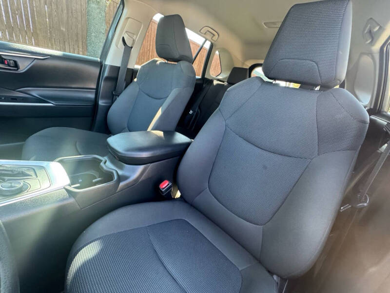 2022 Toyota RAV4 Hybrid LE