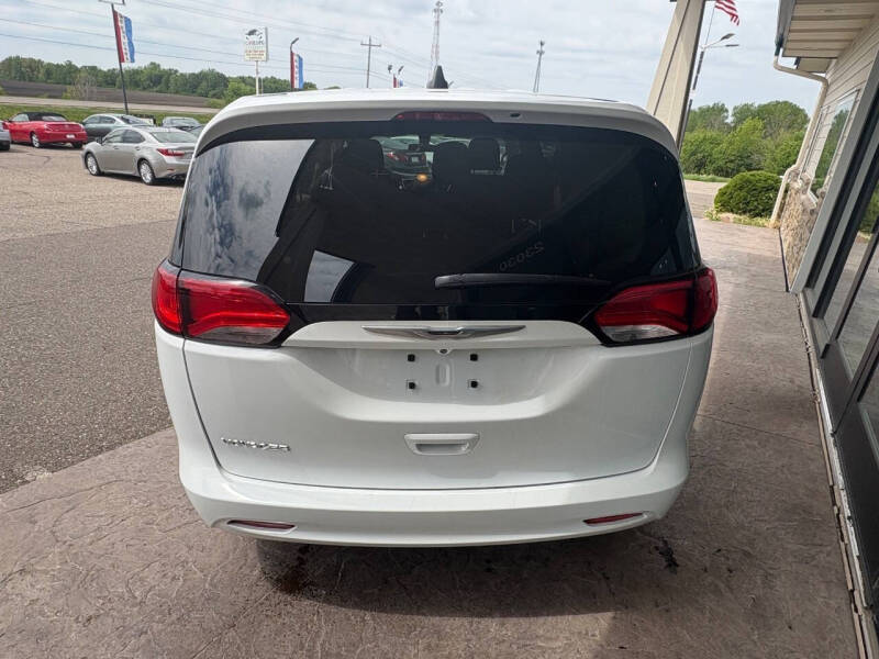 2021 Chrysler Voyager L