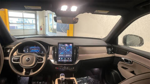 2025 Volvo XC90 B6 Plus Bright Theme 7P