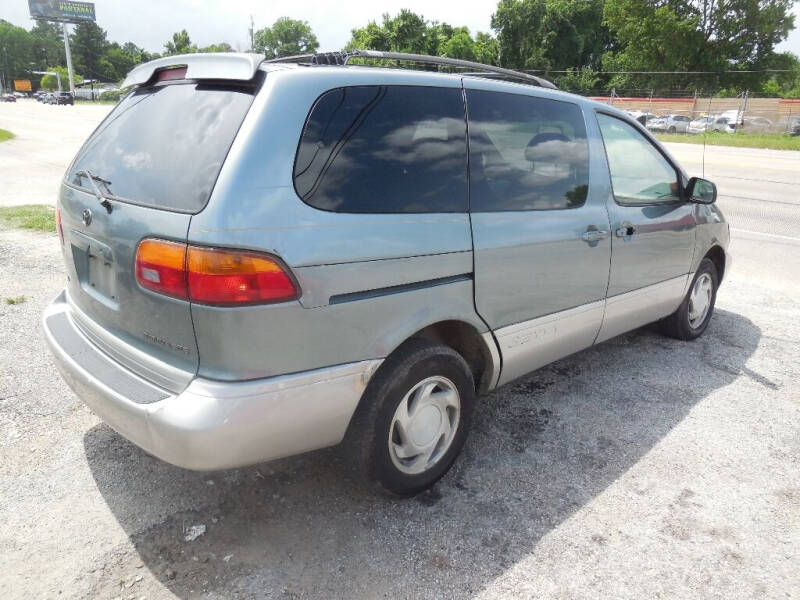 1999 Toyota Sienna
