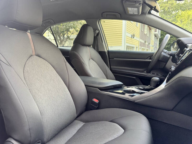 2020 Toyota Camry Hybrid LE