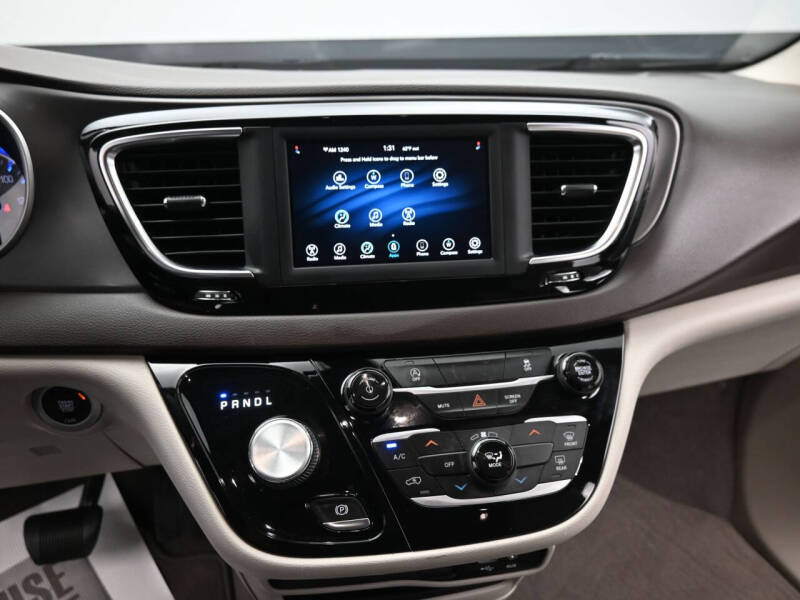 2020 Chrysler Voyager LXi