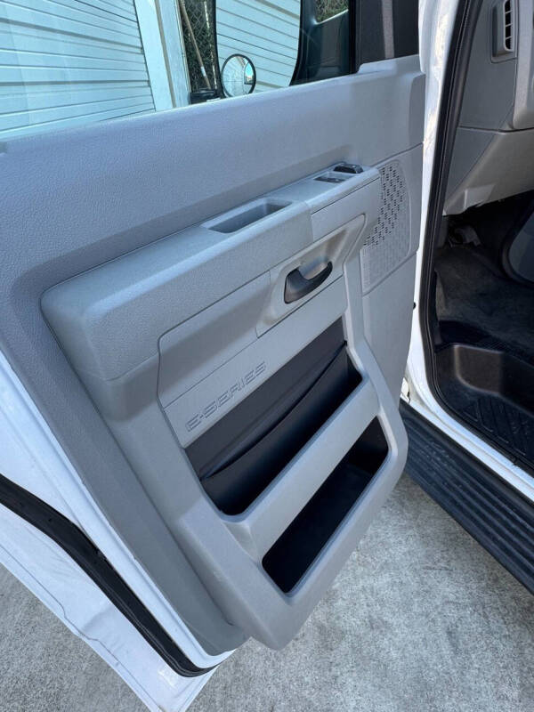 2009 Ford E-Series E-150 XL