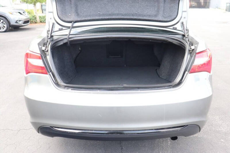 2013 Chrysler 200 Touring