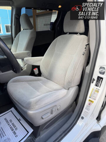 2017 Toyota Sienna LE Mobility 7-Passenger
