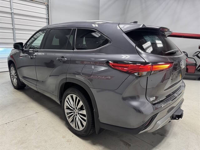 2021 Toyota Highlander Hybrid Platinum