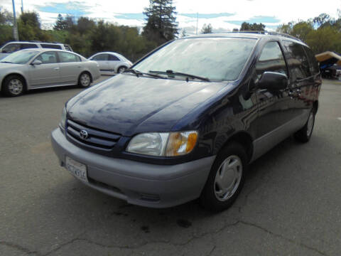 2001 Toyota Sienna LE