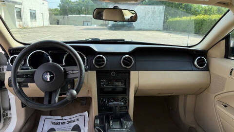 2005 Ford Mustang V6 Deluxe