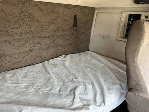 2017 Volvo VNL