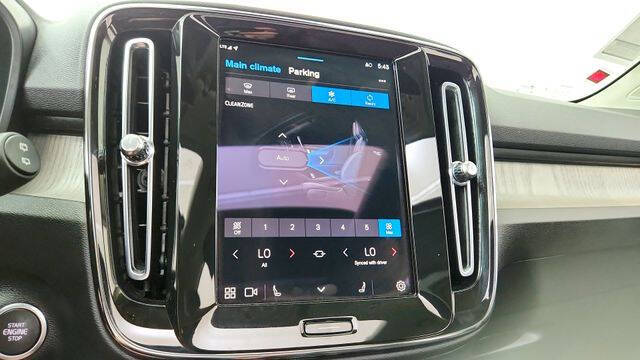 2025 Volvo XC40 B5 Plus Bright Theme