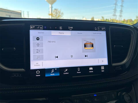 2025 Chrysler Pacifica Select