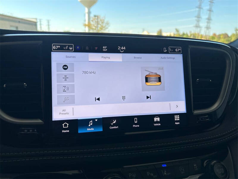 2025 Chrysler Pacifica Select