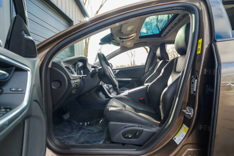 2016 Volvo V60 Cross Country T5