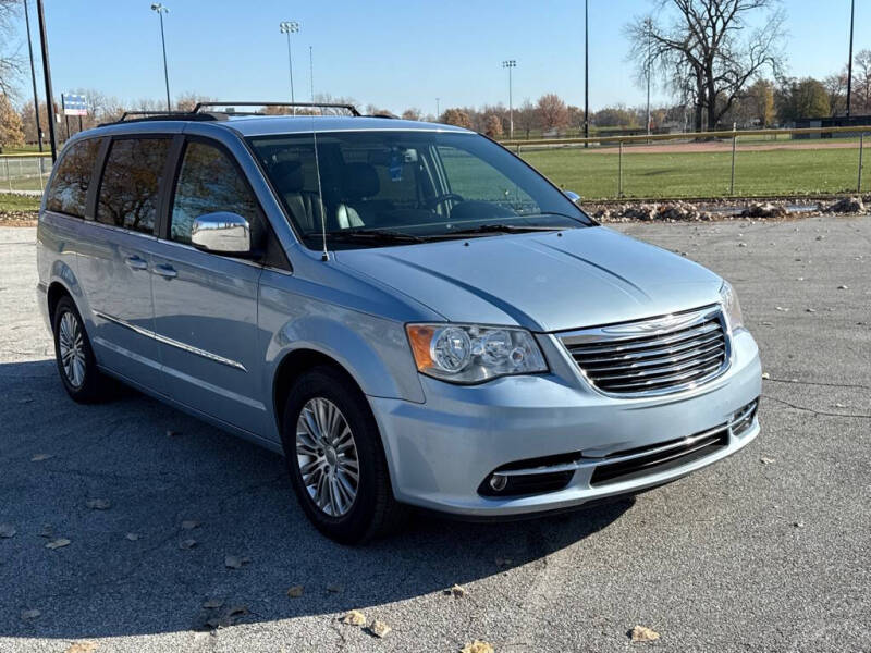 2013 Chrysler Town and Country Touring-L