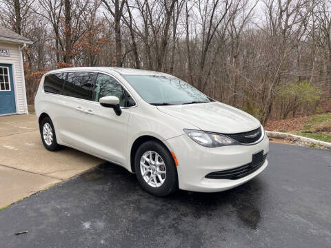 2017 Chrysler Pacifica for sale at Greg Vallett Auto Sales in Steeleville IL