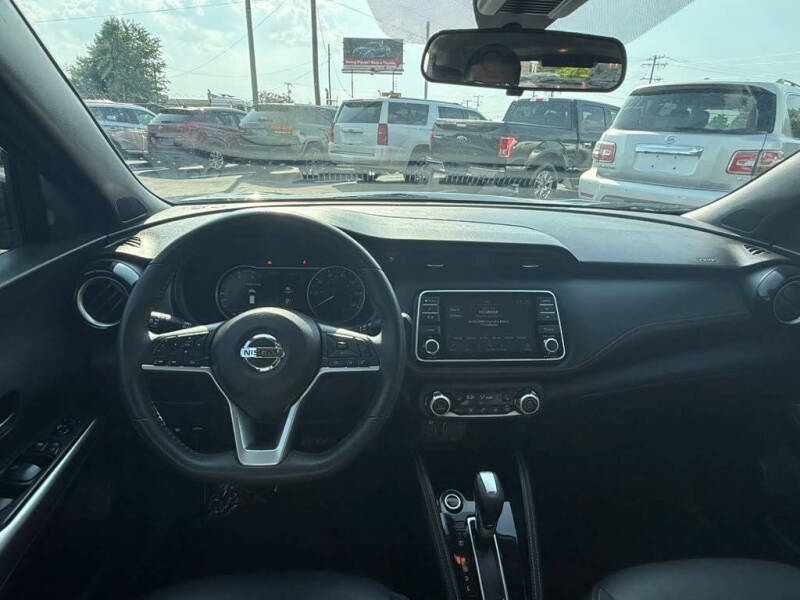 2020 Nissan Kicks SR