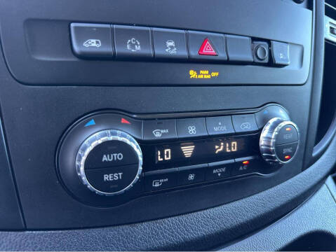 2016 Mercedes-Benz Metris Passenger