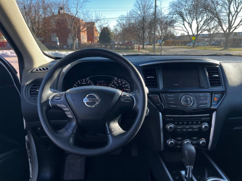 2017 Nissan Pathfinder SV