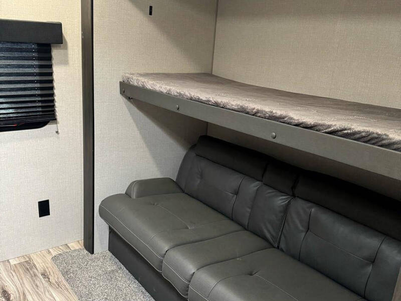 2021 Venture RV Sport Trek