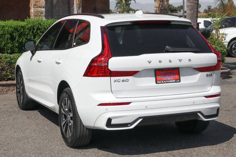 2024 Volvo XC60 B5 Core Dark Theme