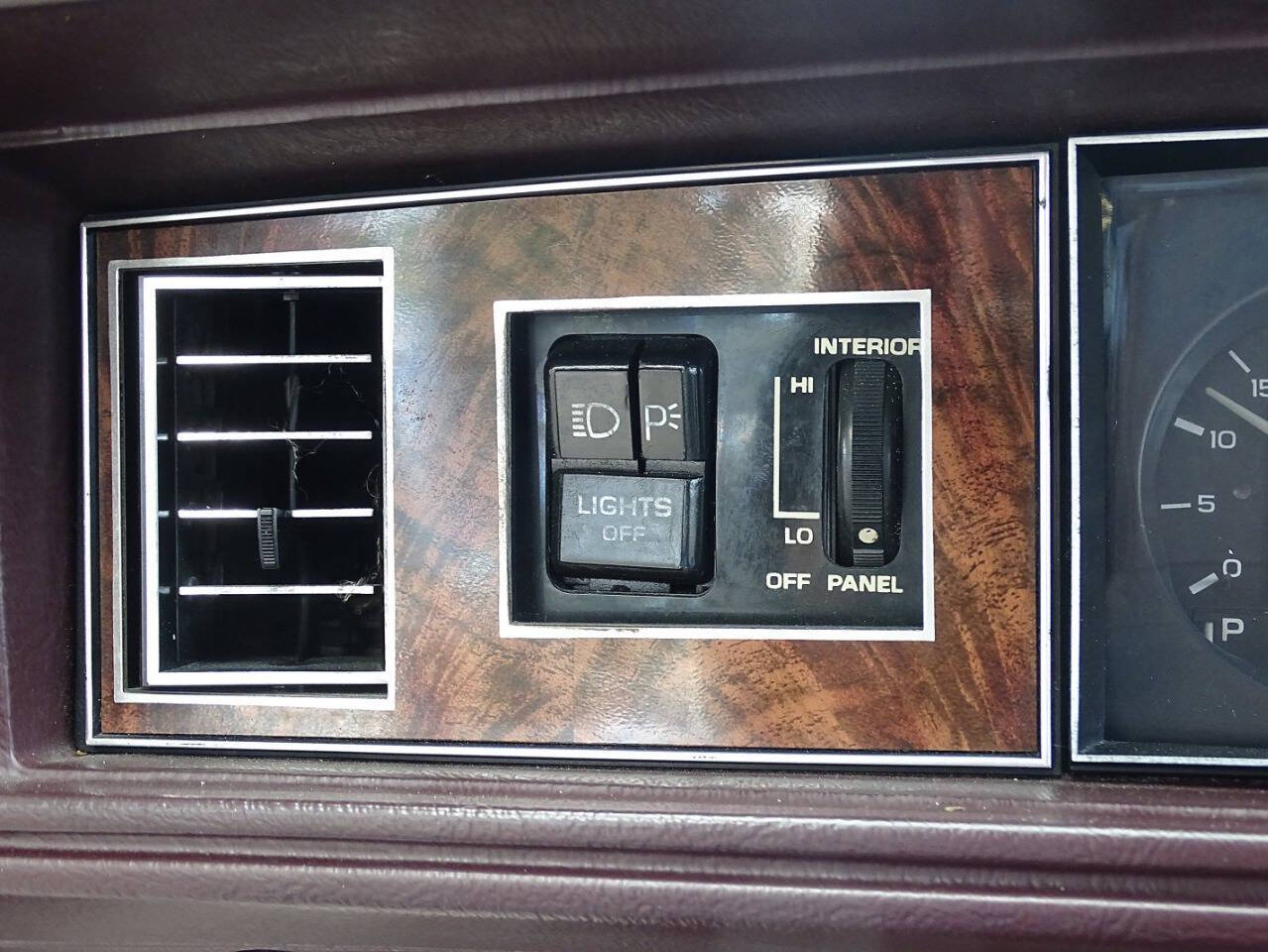 1985 Oldsmobile Cutlass Supreme 27