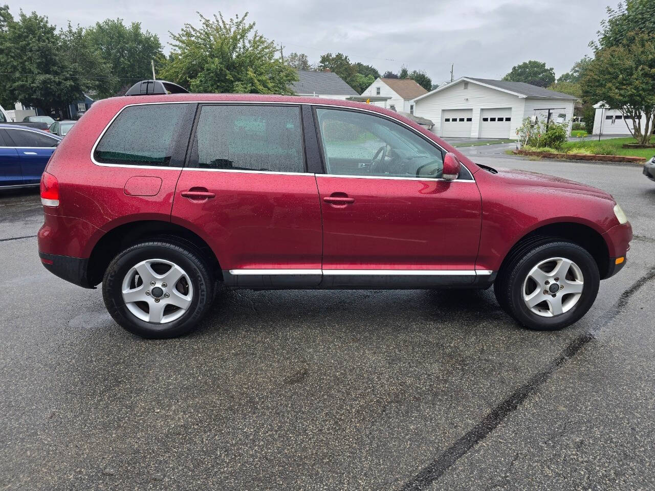 2004 Volkswagen Touareg for sale at QUEENSGATE AUTO SALES in York, PA