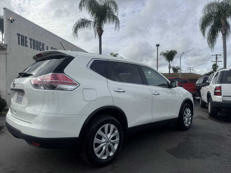 2015 Nissan Rogue S's photo