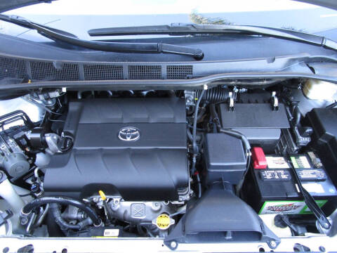 2012 Toyota Sienna LE 8-Passenger