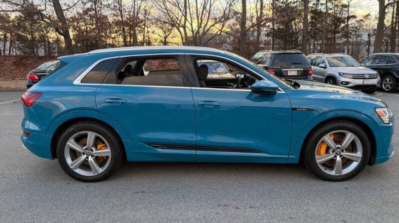 2019 Audi e-tron quattro Premium Plus